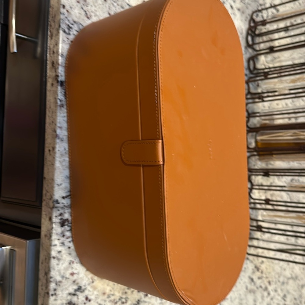 Dyson airwrap case and attachments